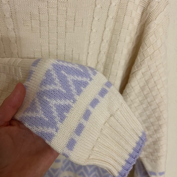 Vintage Cozy Cream and Purple Women's Sweater Alicia Petites - Picture 6 of 6